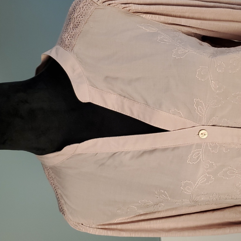 Democracy Embroidered Rayon Button Front Top S Blush Pink - Picture 2 of 12